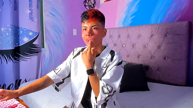 Snapshot of MaxiWildd chatting on October 2025 12:56:02 PM MaxiWildd online show from October 2025 12:56:02 PM