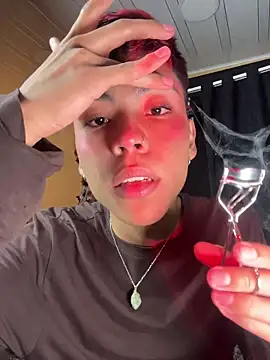 Snapshot of MaxiWildd chatting on November 2025 12:59:02 PM MaxiWildd online show from November 2025 12:59:02 PM