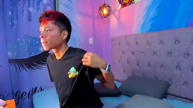 Snapshot of MaxiWildd chatting on November 2025 01:00:01 PM MaxiWildd online show from November 2025 01:00:01 PM