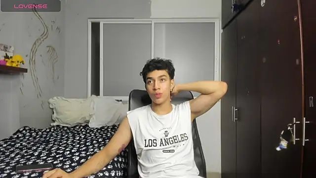 Snapshot of Noxx_starkK chatting on September 2025 04:17:02 AM Noxx starkK online show from September 2025 04:17:02 AM