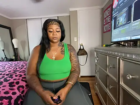 Snapshot of ShesTheOne_444 chatting on June 2026 10:47:02 PM ShesTheOne 444 online show from June 2026 10:47:02 PM