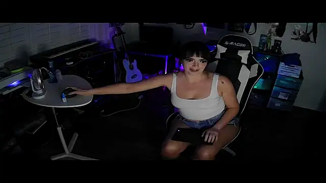 Snapshot of TheSlutMuffin chatting on December 2025 07:28:01 AM TheSlutMuffin online show from December 2025 07:28:01 AM