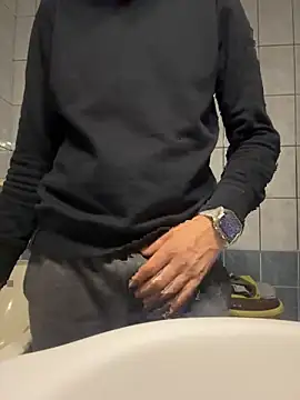 Snapshot of adiluci1 chatting on October 2025 05:00:01 PM adiluci1 online show from October 2025 05:00:01 PM