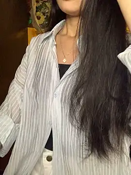 Nhinhi18 online show from November 2025 01:53:02 PM