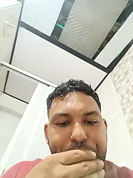 Snapshot of Frank0021 chatting on November 2025 10:12:01 PM Frank0021 online show from November 2025 10:12:01 PM