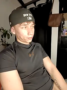 Snapshot of Logan_sixxer chatting on September 2025 03:51:01 AM Logan sixxer online show from September 2025 03:51:01 AM