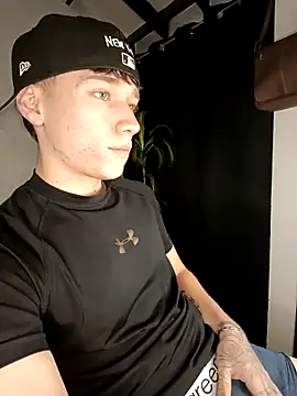 Snapshot of Logan_sixxer chatting on September 2025 10:44:01 PM Logan sixxer online show from September 2025 10:44:01 PM