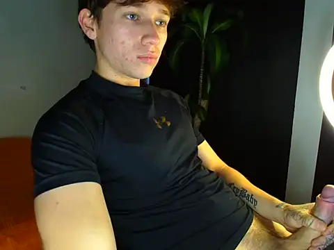 Snapshot of Logan_sixxer chatting on November 2025 09:13:02 PM Logan sixxer online show from November 2025 09:13:02 PM