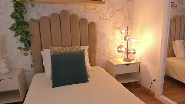 Zafiro22  online show from December 2025 03:37:02 AM