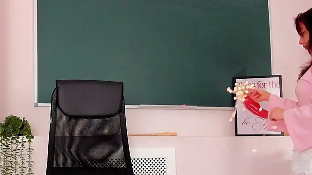 NoraHaynes online show from April 2026 03:07:02 AM