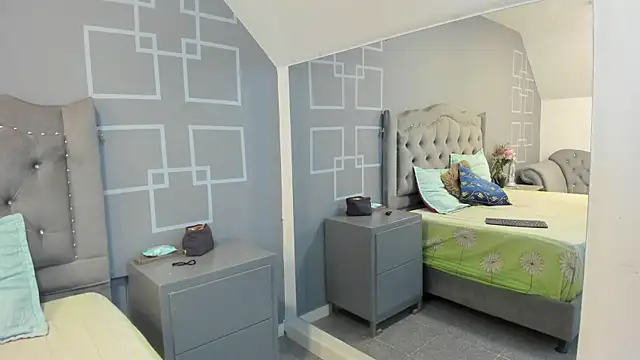 Snapshot of AliceBlackx chatting on October 2025 11:45:02 AM AliceBlackx online show from October 2025 11:45:02 AM