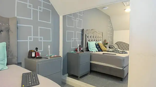 Snapshot of AliceBlackx chatting on November 2025 11:42:02 AM AliceBlackx online show from November 2025 11:42:02 AM