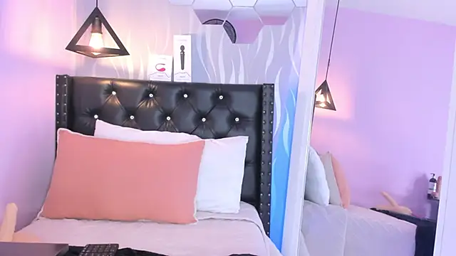 lucia-cute online show from March 2026 07:19:01 PM