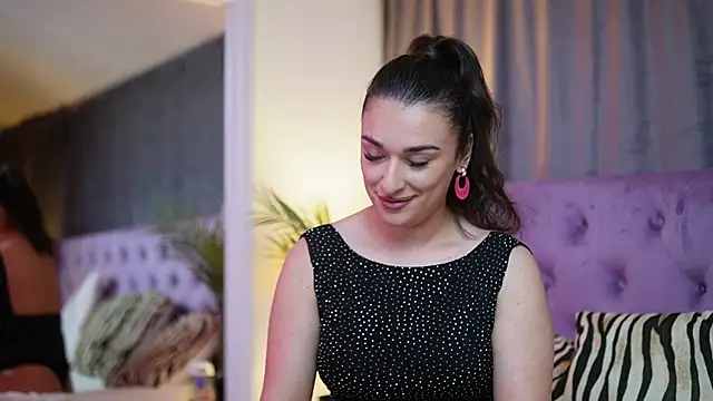 Snapshot of EmmaDallas chatting on November 2025 08:42:01 PM EmmaDallas online show from November 2025 08:42:01 PM