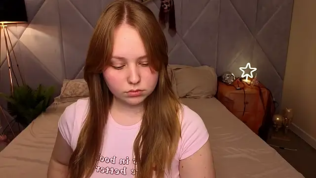 Snapshot of CrystallPaws chatting on October 2025 02:10:01 PM CrystallPaws online show from October 2025 02:10:01 PM