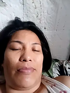 Snapshot of Uniquebeauty32 chatting on March 2026 10:35:01 PM Uniquebeauty32 online show from March 2026 10:35:01 PM