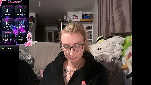 Snapshot of harleyblair chatting on April 2026 10:14:02 PM harleyblair online show from April 2026 10:14:02 PM