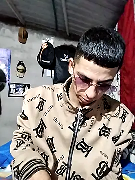 Snapshot of Tussi-amor chatting on September 2025 03:39:01 AM Tussi-amor online show from September 2025 03:39:01 AM