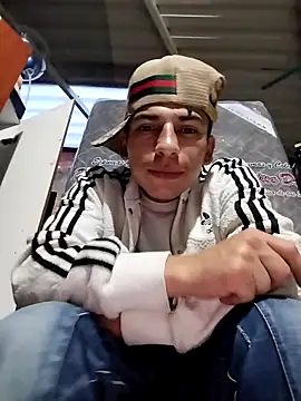 Snapshot of Tussi-amor chatting on September 2025 10:39:01 AM Tussi-amor online show from September 2025 10:39:01 AM