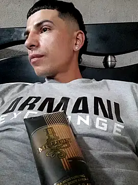 Snapshot of Tussi-amor chatting on September 2025 08:10:01 PM Tussi-amor online show from September 2025 08:10:01 PM