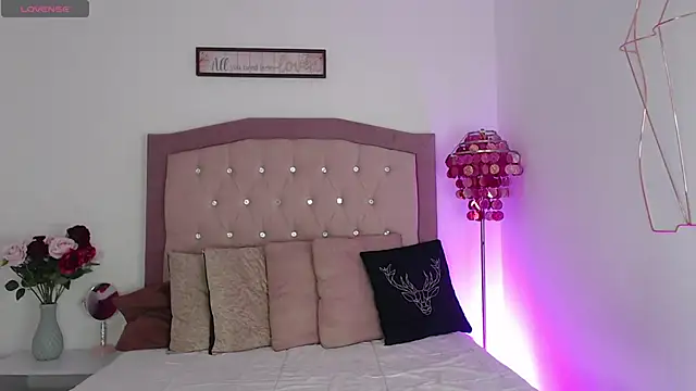 Snapshot of AmelieAndAce chatting on October 2025 12:35:01 PM AmelieAndAce online show from October 2025 12:35:01 PM