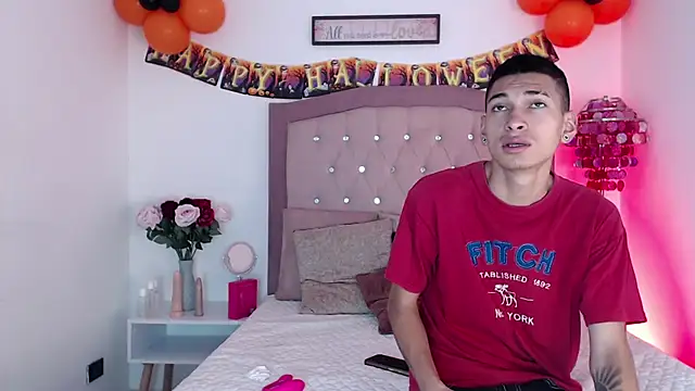 Snapshot of AmelieAndAce chatting on October 2025 12:50:01 PM AmelieAndAce online show from October 2025 12:50:01 PM