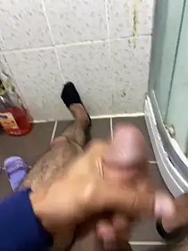 Snapshot of BatchedTracer chatting on October 2025 01:18:01 AM BatchedTracer online show from October 2025 01:18:01 AM