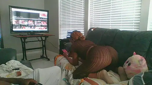 JazziEezyLdy online show from April 2026 07:27:01 PM