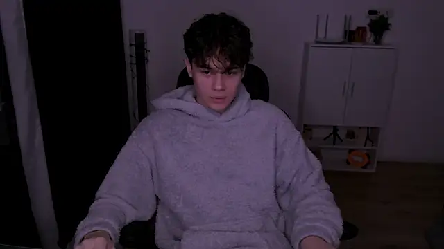 Tom-Eros online show from April 2026 08:01:02 PM