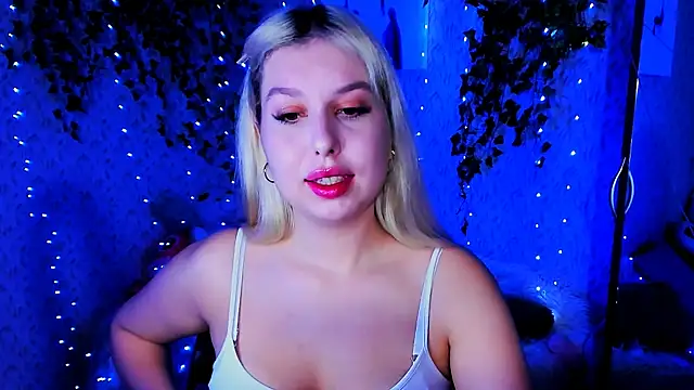 Snapshot of ChloeRicc chatting on November 2025 03:00:02 PM ChloeRicc online show from November 2025 03:00:02 PM