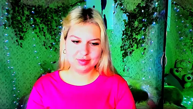 Snapshot of ChloeRicc chatting on November 2025 02:02:01 PM ChloeRicc online show from November 2025 02:02:01 PM