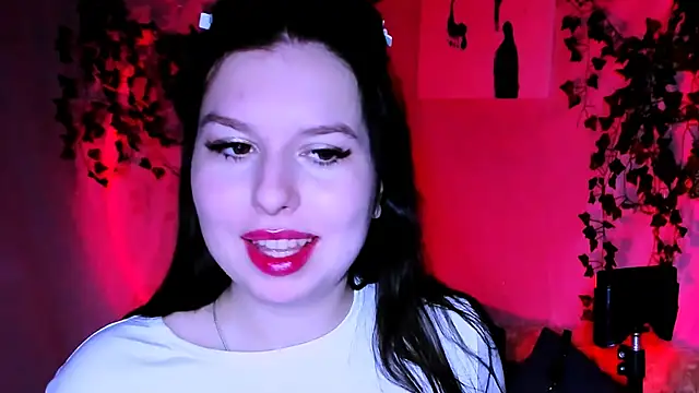 Snapshot of ChloeRicc chatting on November 2025 06:23:02 PM ChloeRicc online show from November 2025 06:23:02 PM