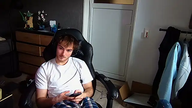 Snapshot of Rudi2007Eye chatting on February 2026 09:37:02 AM Rudi2007Eye online show from February 2026 09:37:02 AM