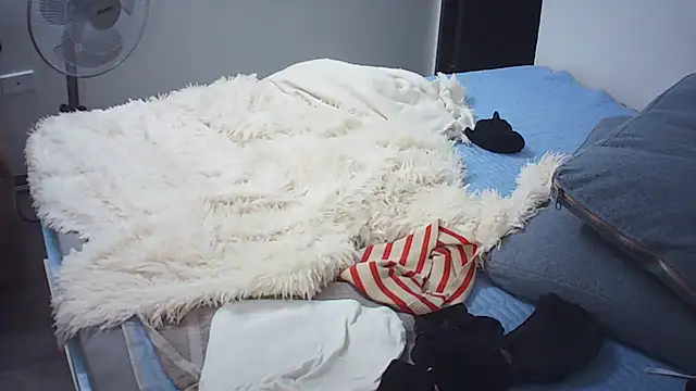 Snapshot of Linh_linh01 chatting on October 2025 12:09:02 PM Linh linh01 online show from October 2025 12:09:02 PM