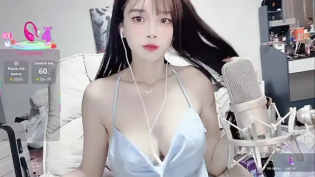 twlilybae online show from March 2026 12:08:01 PM