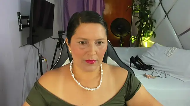 KikaDuque online show from November 2025 07:24:02 PM