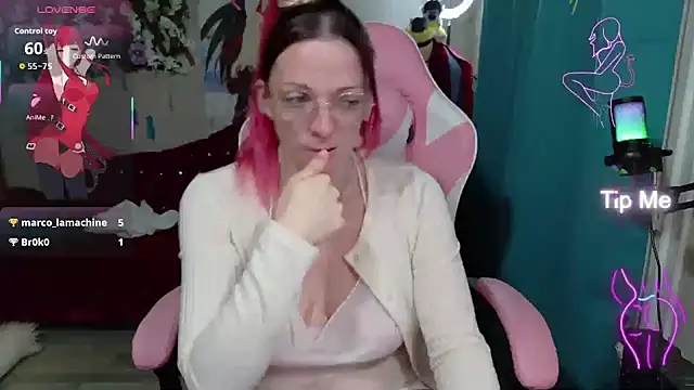 Snapshot of rubystrip chatting on November 2025 08:19:02 PM rubystrip online show from November 2025 08:19:02 PM