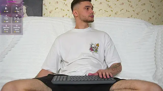 Snapshot of johnstoneisland chatting on June 2026 12:44:02 PM johnstoneisland online show from June 2026 12:44:02 PM
