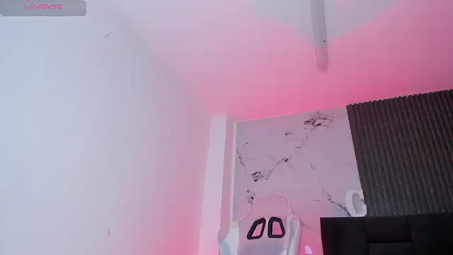 chloesagee online show from July 2026 12:28:01 AM