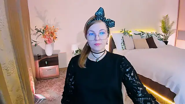 YourUniverser online show from September 2025 09:36:02 AM