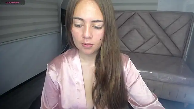 Luna Star v online show from October 2025 03:15:02 AM