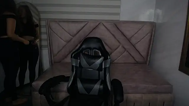 Luna Star v online show from October 2025 03:15:01 AM