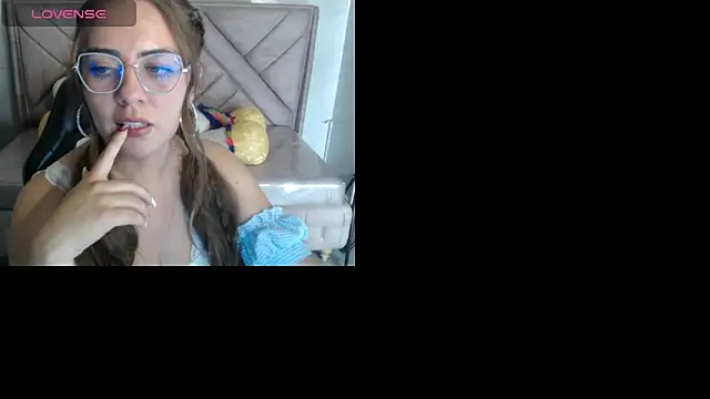 Luna Star v online show from November 2025 03:07:01 AM