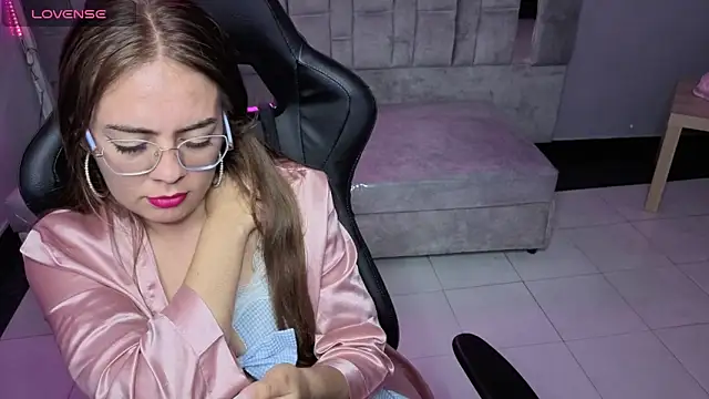 Luna Star v online show from November 2025 08:42:01 AM