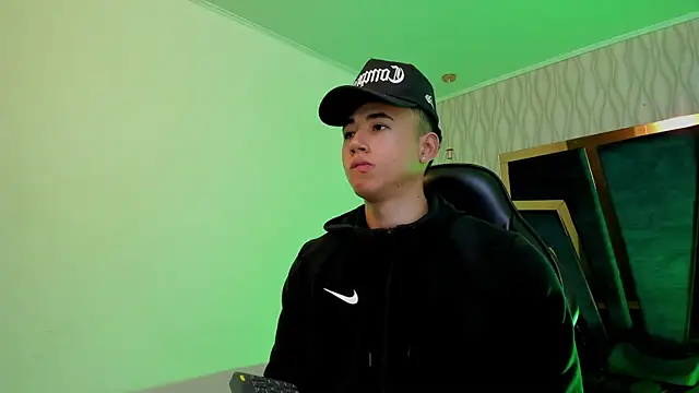 Snapshot of Draven_Marceaux chatting on October 2025 11:14:02 AM Draven Marceaux online show from October 2025 11:14:02 AM