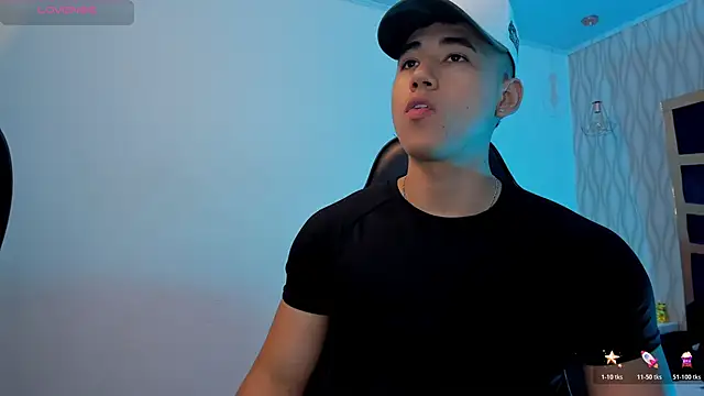 Snapshot of Draven_Marceaux chatting on November 2025 11:21:01 AM Draven Marceaux online show from November 2025 11:21:01 AM