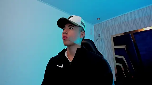 Snapshot of Draven_Marceaux chatting on November 2025 11:21:01 AM Draven Marceaux online show from November 2025 11:21:01 AM