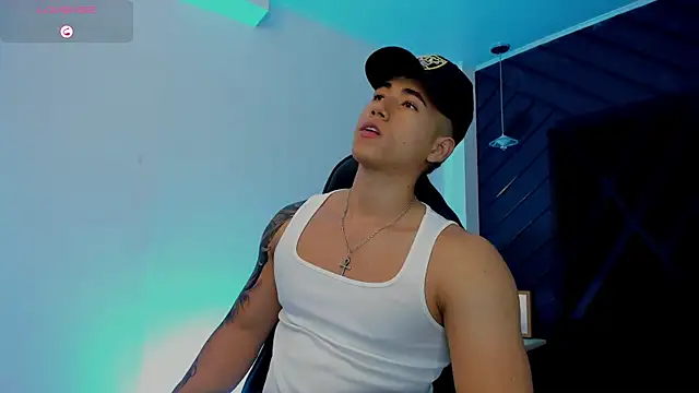 Snapshot of Draven_Marceaux chatting on November 2025 11:43:02 AM Draven Marceaux online show from November 2025 11:43:02 AM