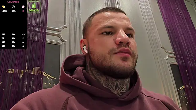 Snapshot of OliverSport chatting on November 2025 10:54:02 AM OliverSport online show from November 2025 10:54:02 AM