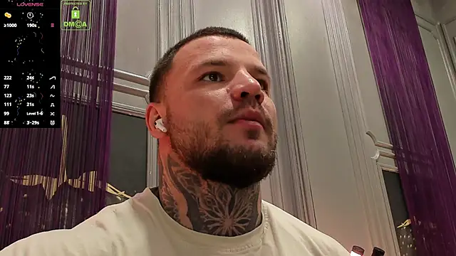 Snapshot of OliverSport chatting on December 2025 11:19:01 AM OliverSport online show from December 2025 11:19:01 AM